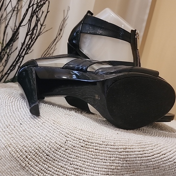 Michael Kors Black Berkley Patent Leather Sandals Size 10M.Like new cond… - Picture 12 of 12